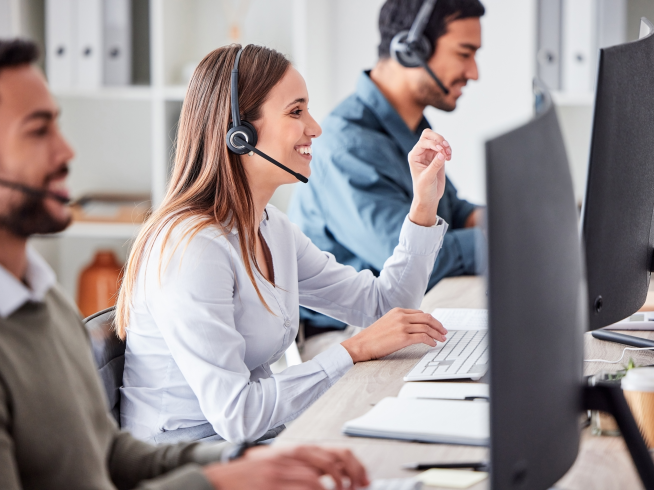 Människor med headset i kundservice
